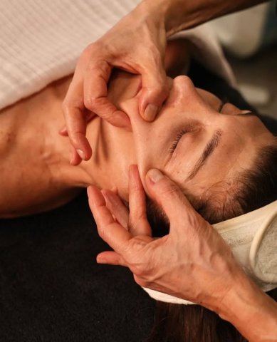 Massage japonais Kobido pour femmes et hommes à Lyon